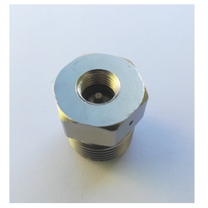 Adaptateur pour bouteille jetable / r&eacute;ducteur rechargeable